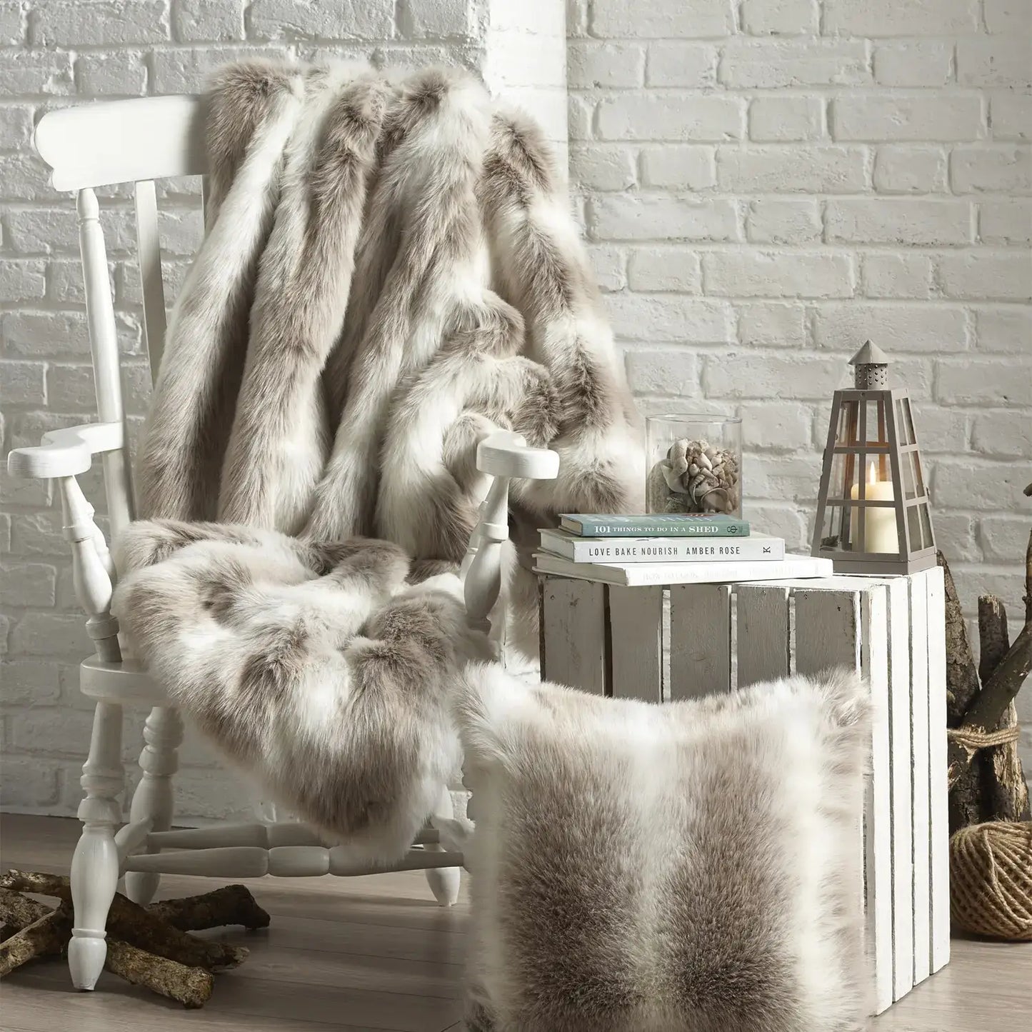Reindeer Faux Fur Throw 180: Taupe / Animal Striped